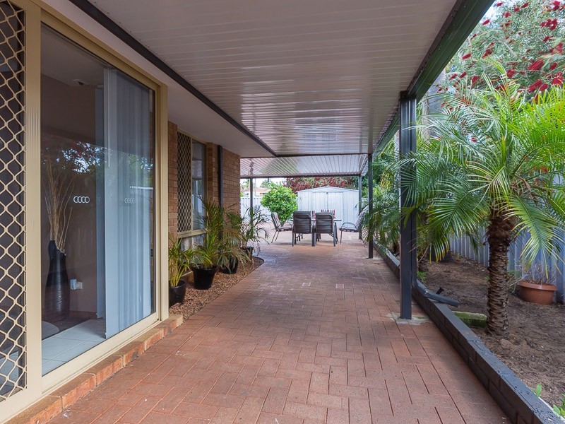 14 Cowlishaw Rise, Parmelia WA 6167