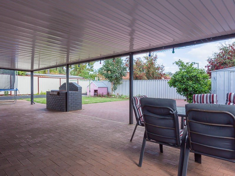 14 Cowlishaw Rise, Parmelia WA 6167