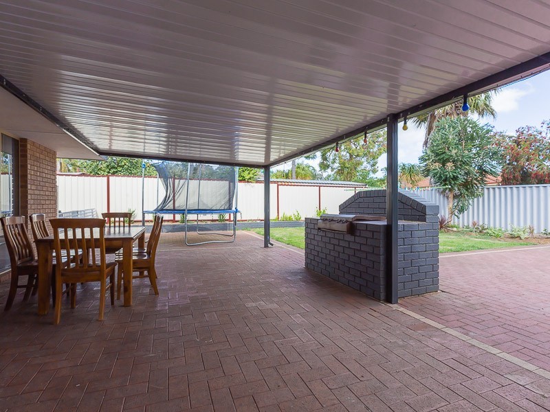 14 Cowlishaw Rise, Parmelia WA 6167