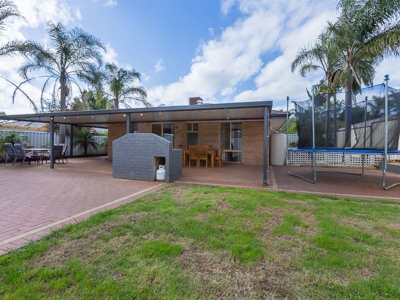 14 Cowlishaw Rise, Parmelia WA 6167