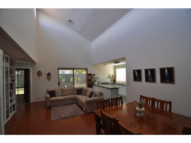 16 Gochean Avenue, Bentley WA 6102