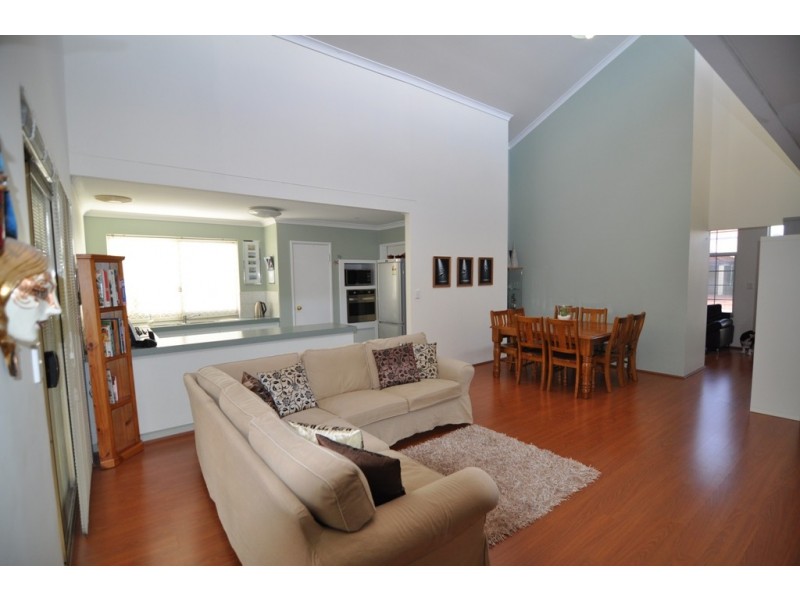 16 Gochean Avenue, Bentley WA 6102