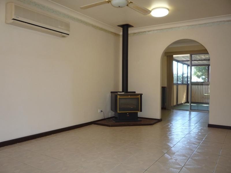 8 Gamblin Way, Parmelia WA 6167
