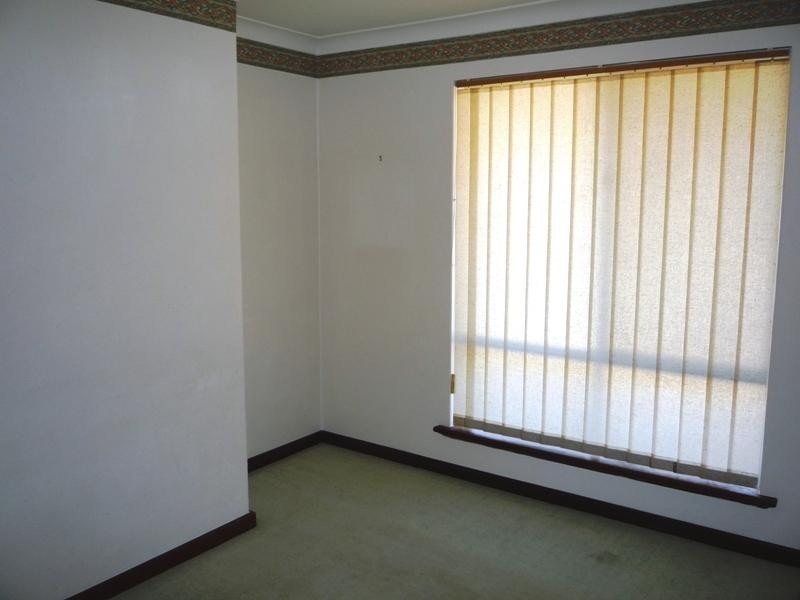 8 Gamblin Way, Parmelia WA 6167