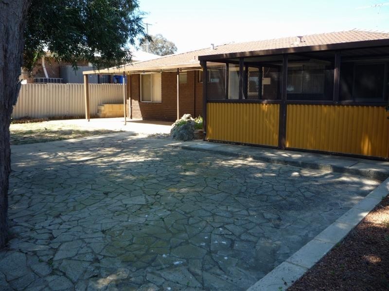 8 Gamblin Way, Parmelia WA 6167