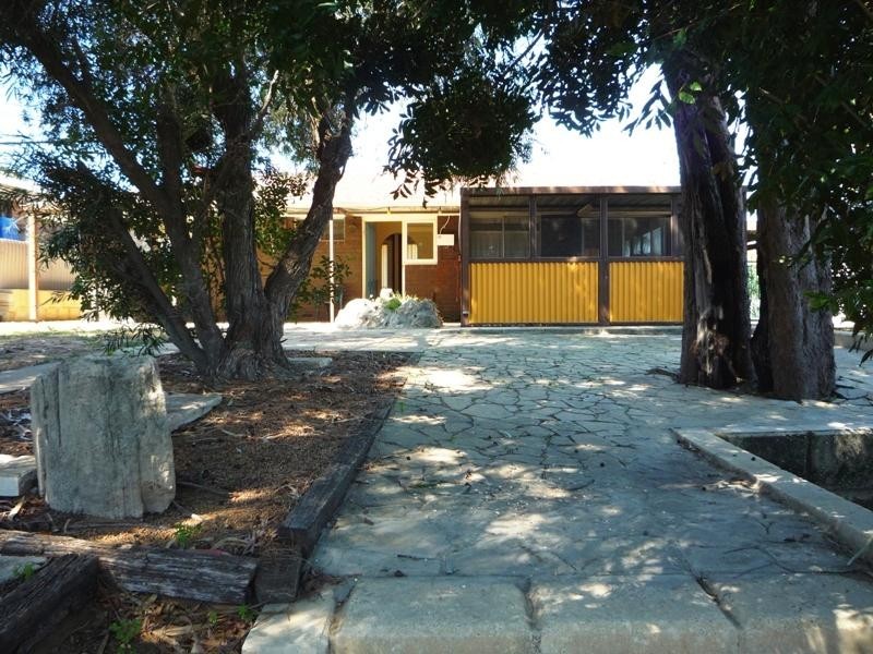 8 Gamblin Way, Parmelia WA 6167