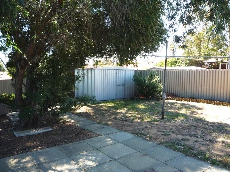 8 Gamblin Way, Parmelia WA 6167