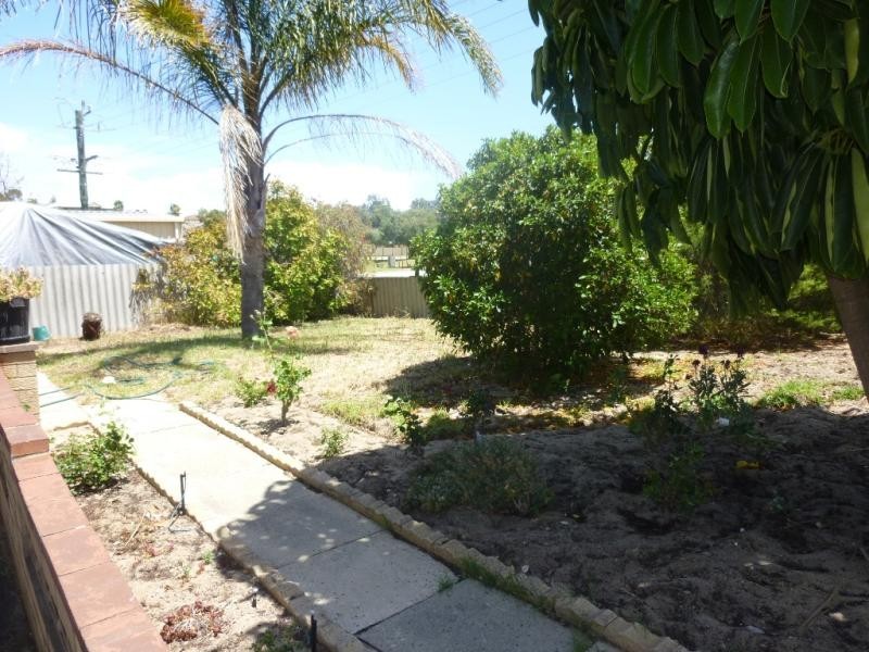 4 Preston Road, Parmelia WA 6167