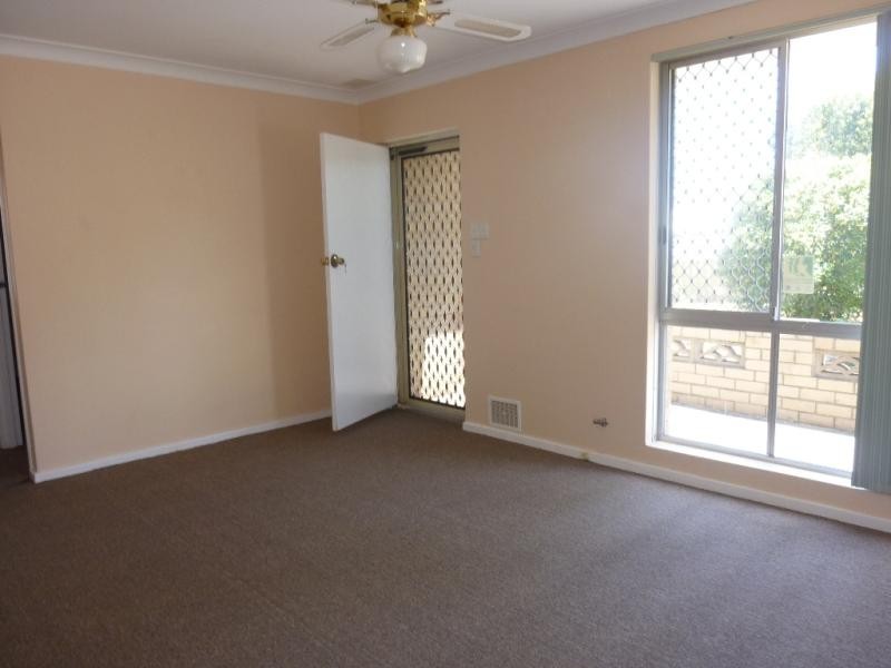 4 Preston Road, Parmelia WA 6167