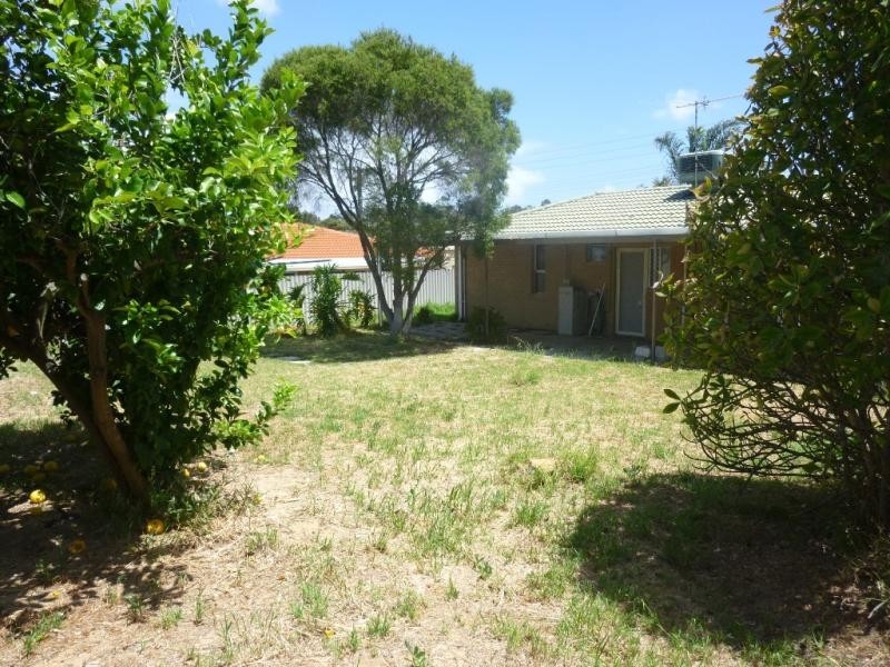 4 Preston Road, Parmelia WA 6167