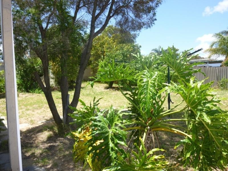 4 Preston Road, Parmelia WA 6167