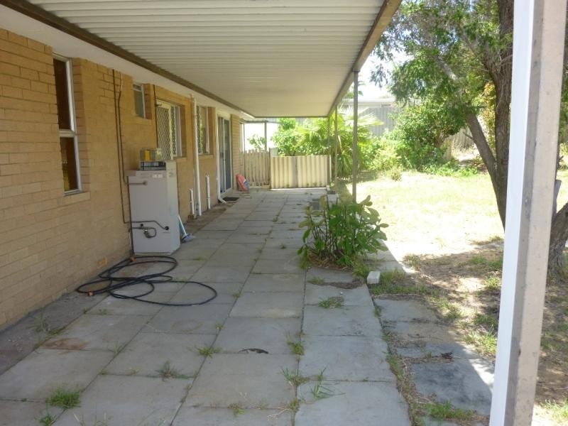 4 Preston Road, Parmelia WA 6167