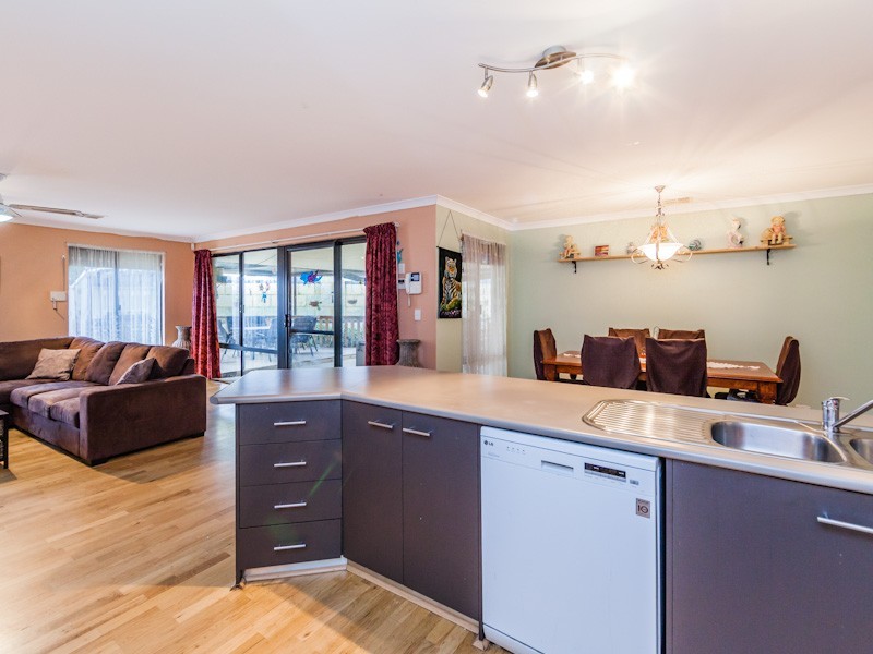 1 McKenzie Corner, Bertram WA 6167