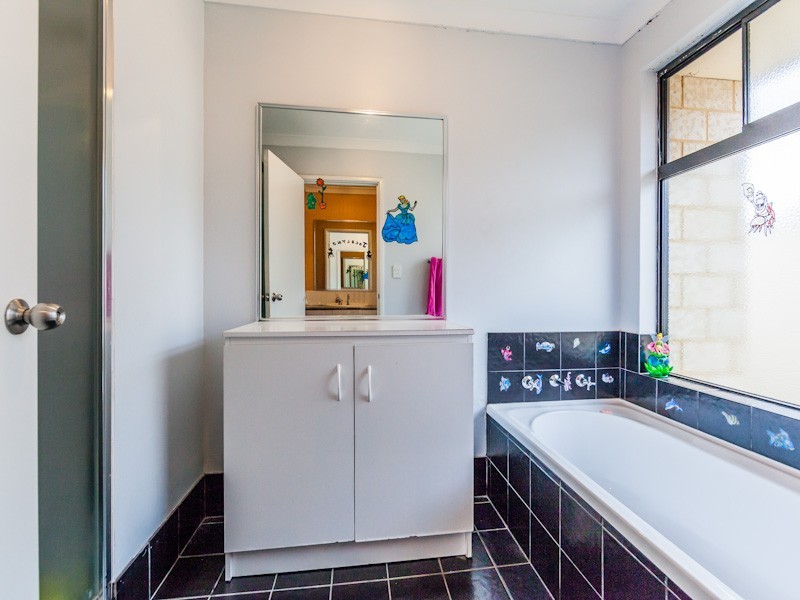 1 McKenzie Corner, Bertram WA 6167