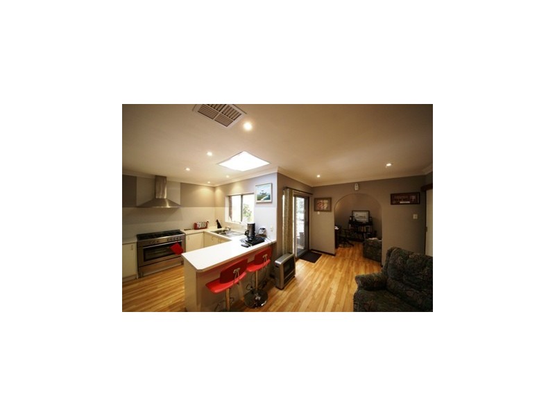 16 Leasham Court, Medina WA 6167