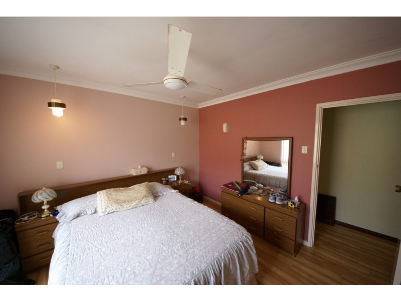 16 Leasham Court, Medina WA 6167