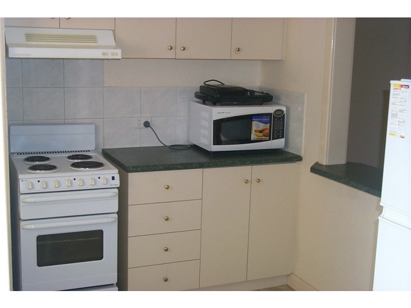 21/4 Canham Way, Orelia WA 6167