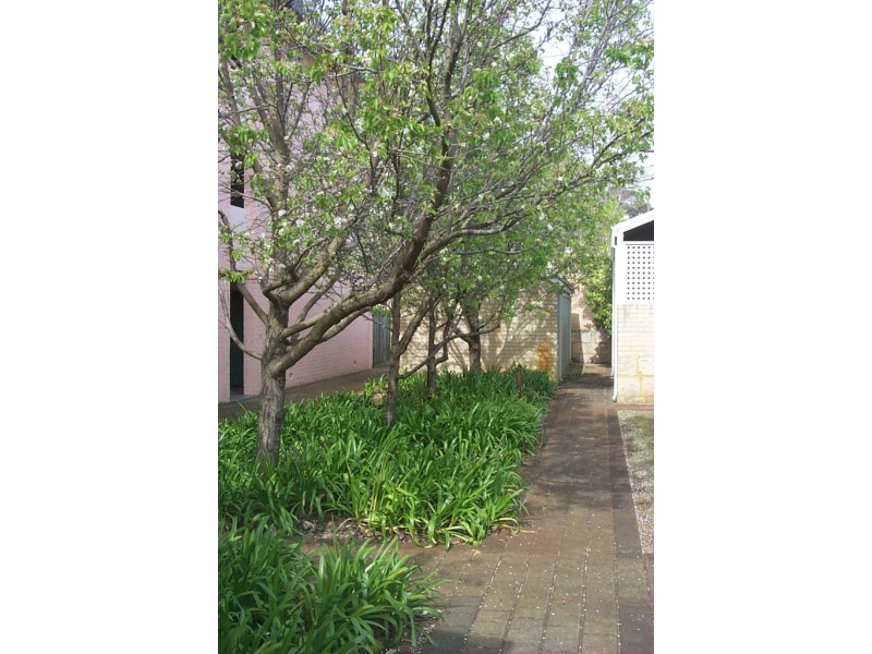 21/4 Canham Way, Orelia WA 6167