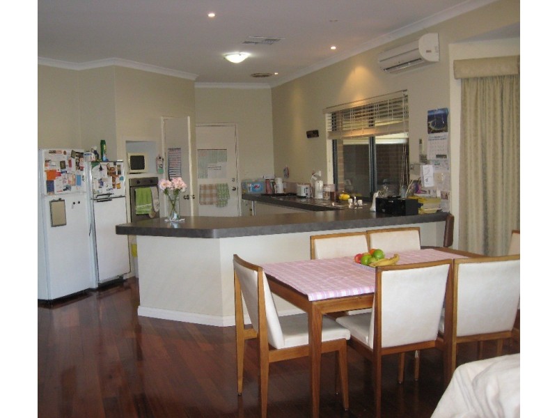 8 Weybridge Drive, Wellard WA 6170