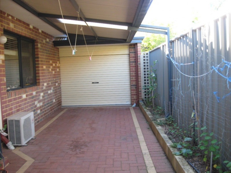 8 Weybridge Drive, Wellard WA 6170