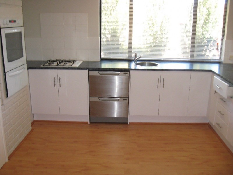 1 Loep Court, Parmelia WA 6167