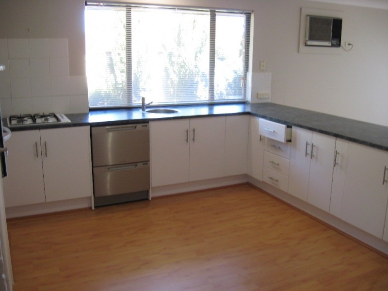 1 Loep Court, Parmelia WA 6167