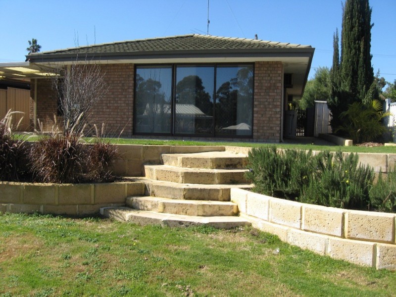 1 Loep Court, Parmelia WA 6167