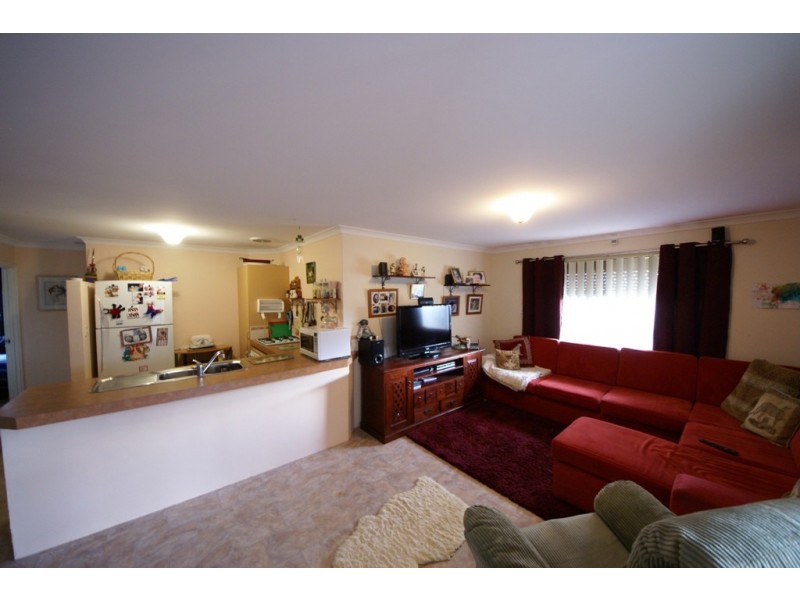 14 Hueston Lookout, Leda WA 6170