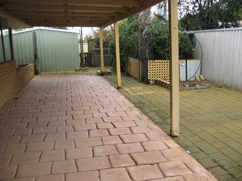 39 Parkway Gardens, Parmelia WA 6167