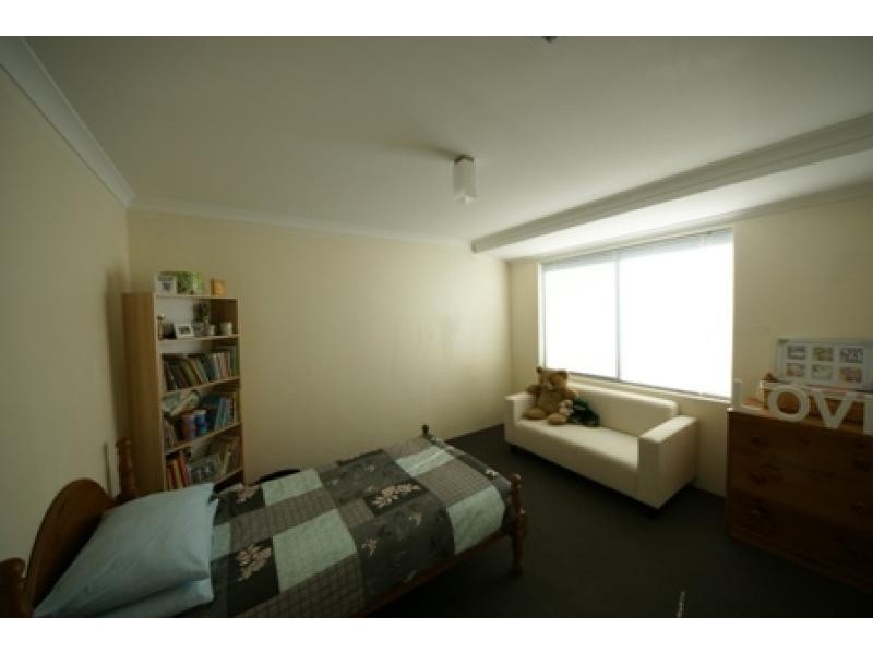 8 Glastonbury Street, Leda WA 6170