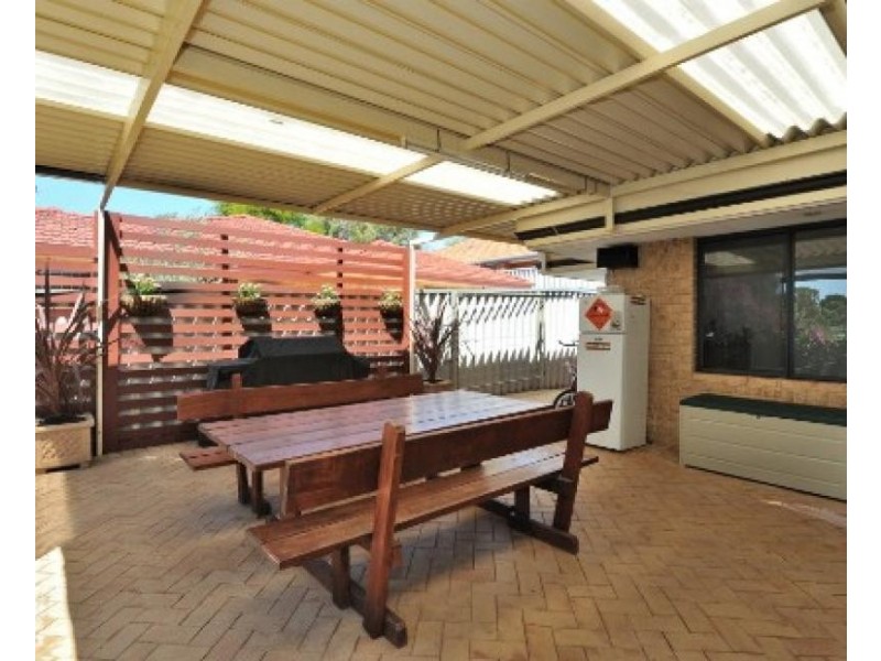 1 Truslove Close, Willagee WA 6156