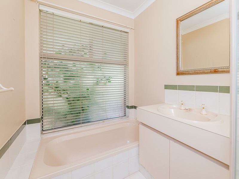 4 Glazier Grove, Wellard WA 6170