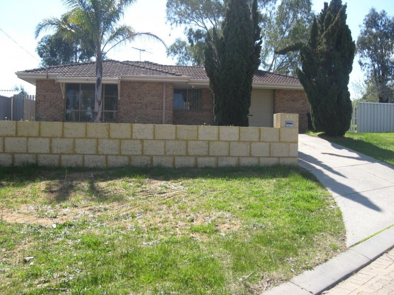 11 Simmons Loop, Parmelia WA 6167