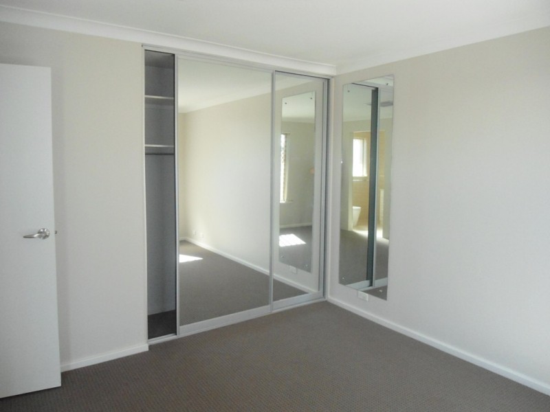 11 Simmons Loop, Parmelia WA 6167