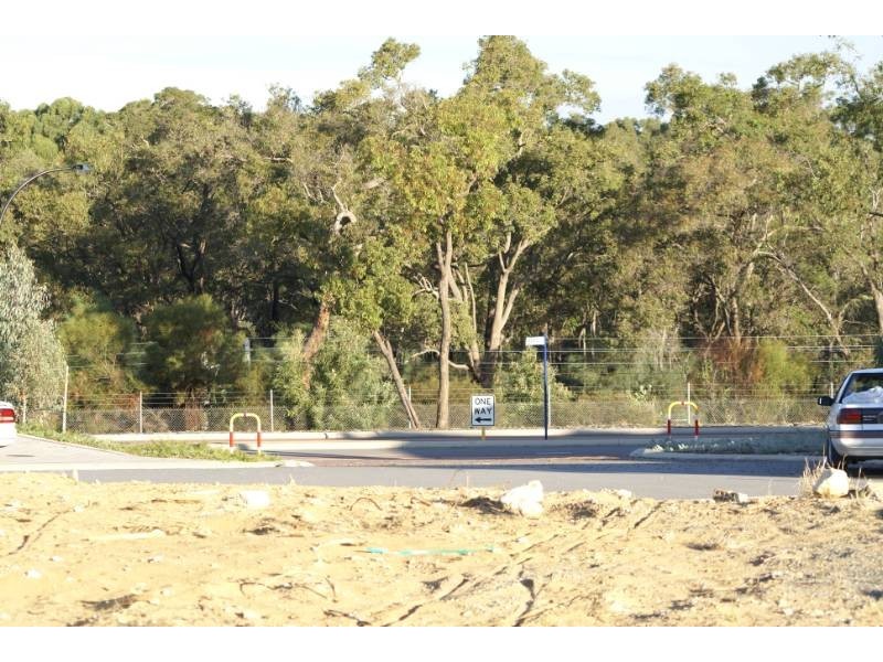 8 Berrow Place, Leda WA 6170