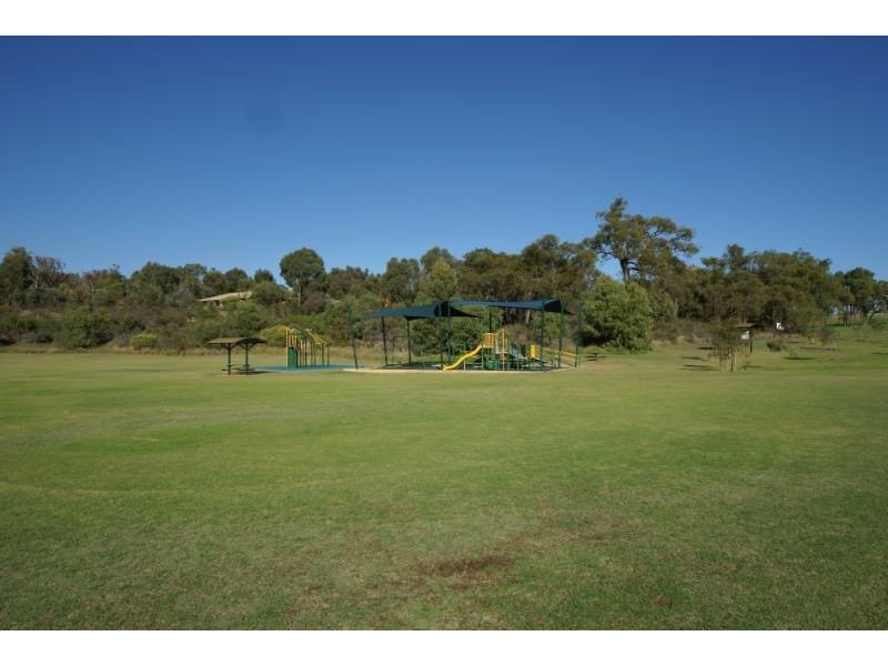 8 Berrow Place, Leda WA 6170