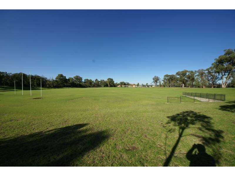 8 Berrow Place, Leda WA 6170