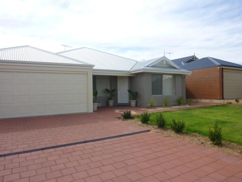 11 Surbiton Approach, Wellard WA 6170
