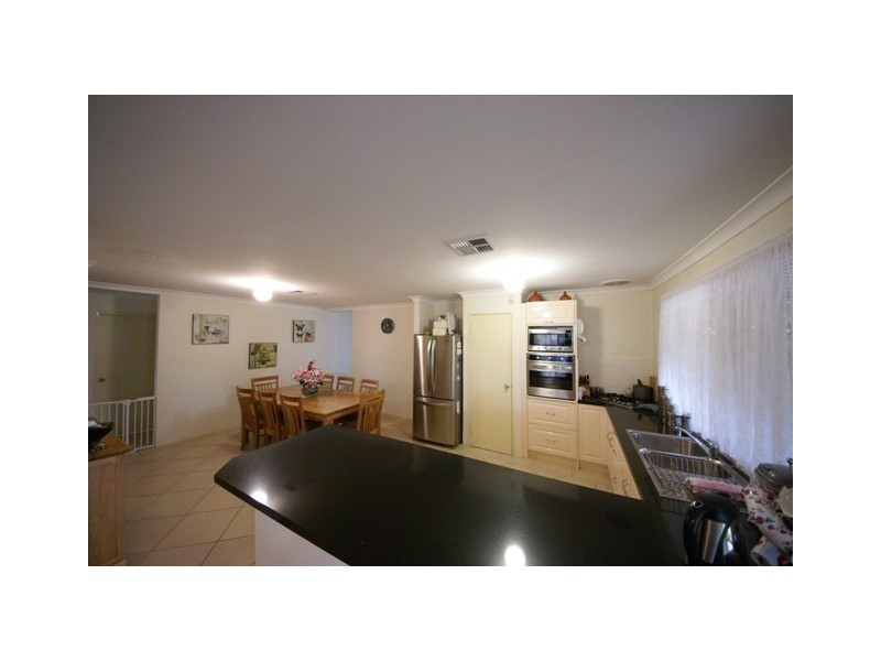 40 Whitebread Way, Leda WA 6170