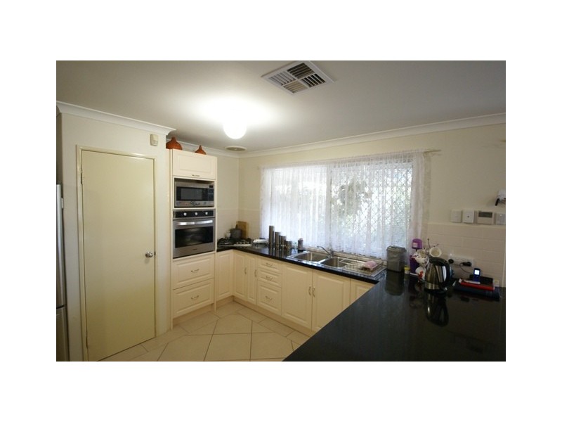 40 Whitebread Way, Leda WA 6170