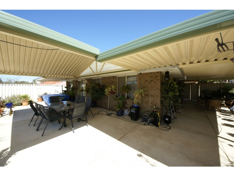 40 Whitebread Way, Leda WA 6170