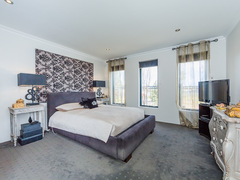 16 Fareham Crescent, Wellard WA 6170