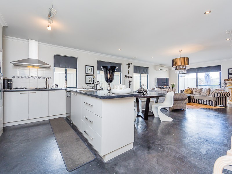 16 Fareham Crescent, Wellard WA 6170