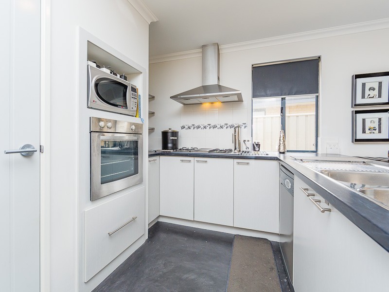 16 Fareham Crescent, Wellard WA 6170