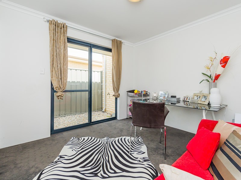 16 Fareham Crescent, Wellard WA 6170
