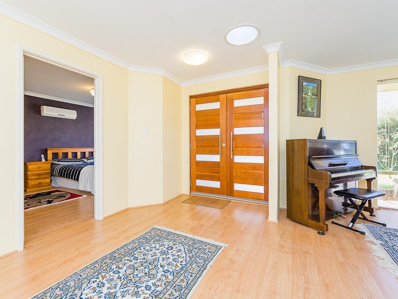 1 Robbins Retreat, Leda WA 6170