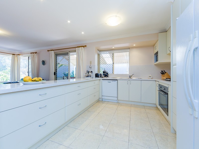 1 Robbins Retreat, Leda WA 6170