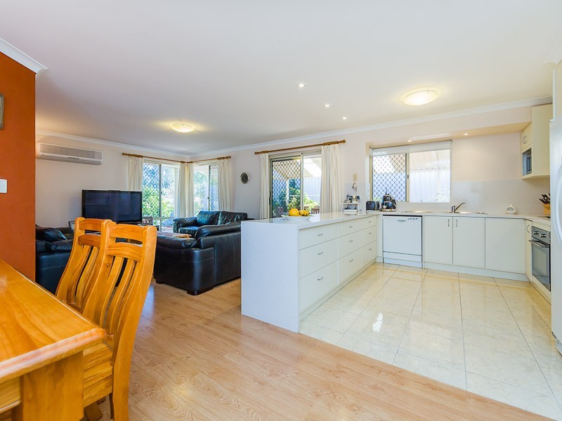 1 Robbins Retreat, Leda WA 6170