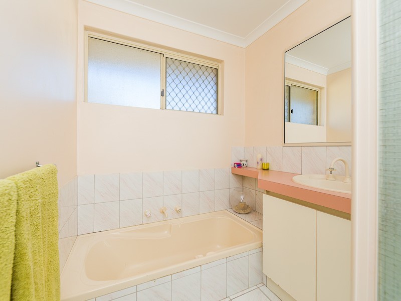 1 Robbins Retreat, Leda WA 6170