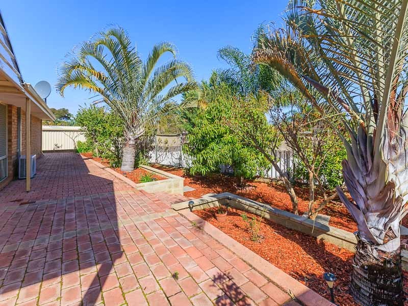 1 Robbins Retreat, Leda WA 6170